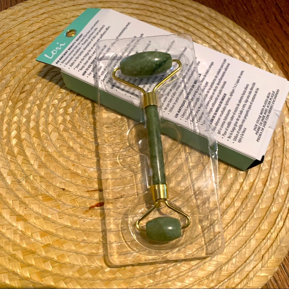 Jade Stone Facial Plumps And Firms Skin Roller